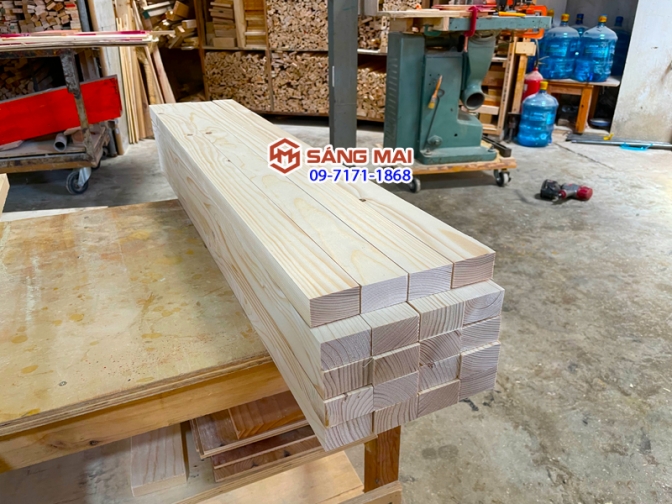 Thanh gỗ thông dày 3cm x mặt rộng 5cm x bào láng 4 mặt + cắt theo yêu cầu