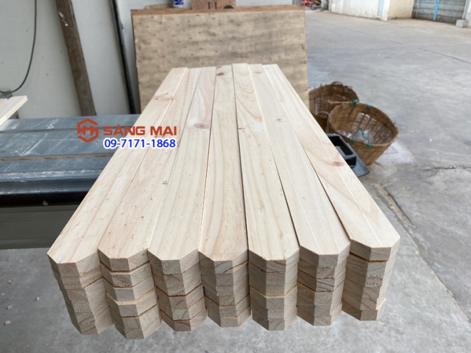Thanh gỗ thông làm hàng rào dài 80cm x 4,5cm x 1,5cm + láng mịn 4 mặt