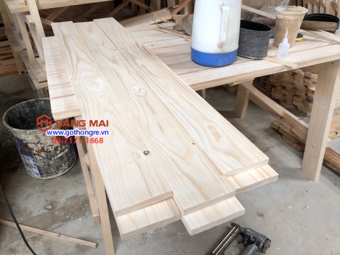 Tấm gỗ thông mặt rộng 10cm x dày 1,5cm + cắt theo yêu cầu