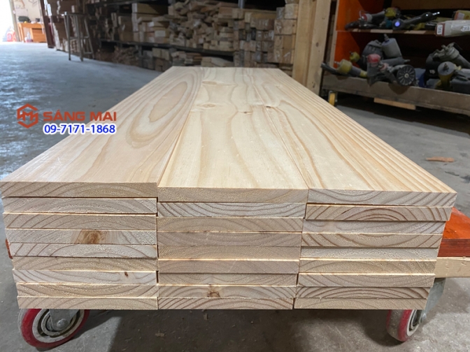 Tấm gỗ thông mặt rộng 15cm x dày 1,5cm x dài 1m2 + láng mịn 4 mặt