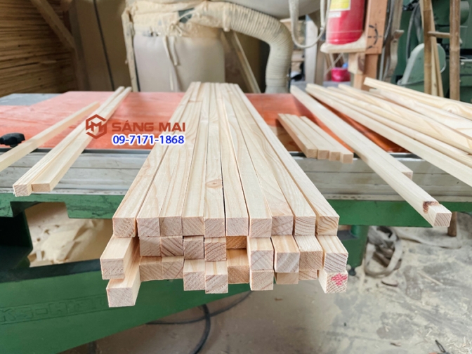 Thanh gỗ thông vuông 1,5cm x 1,5cm x dài 120cm + láng mịn 4 mặt