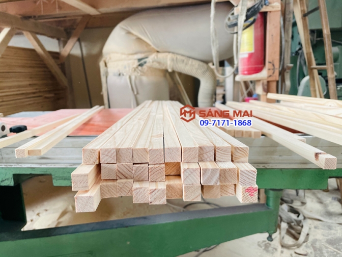 Thanh gỗ thông vuông 1,5cm x 1,5cm x dài 120cm + láng mịn 4 mặt