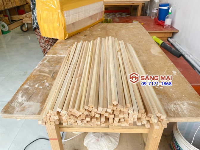 Thanh gỗ thông vuông 1cm x 1cm x dài 50cm + bào láng 4 mặt