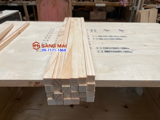 Thanh gỗ thông vuông 1,5cm x 1,5cm x dài 50cm + láng mịn 4 mặt