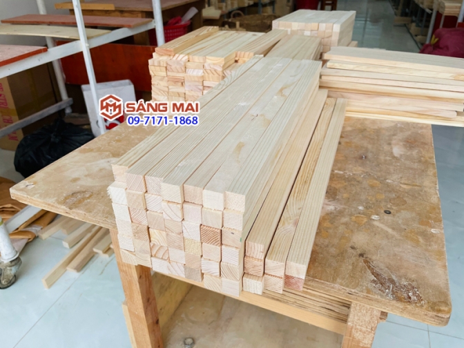 Thanh gỗ thông vuông 2cm x 2cm x dài 50cm + láng mịn 4 mặt