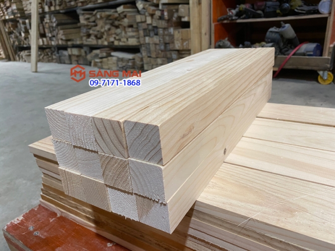 Thanh gỗ thông vuông 4cm x 4cm x dài 50cm + láng mịn 4 mặt