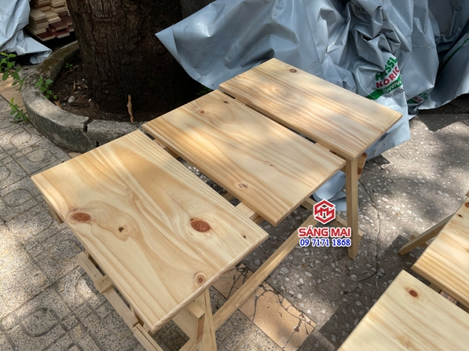 Mặt bàn: Dài 80cm x rộng 39cm x dày 2cm- Tấm gỗ thông tự nhiên ghép