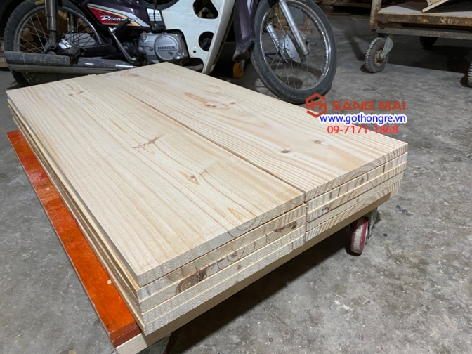 Tấm gỗ thông mặt rộng 30cm x dày 2cm x bào láng 2 mặt + cắt theo yêu cầu
